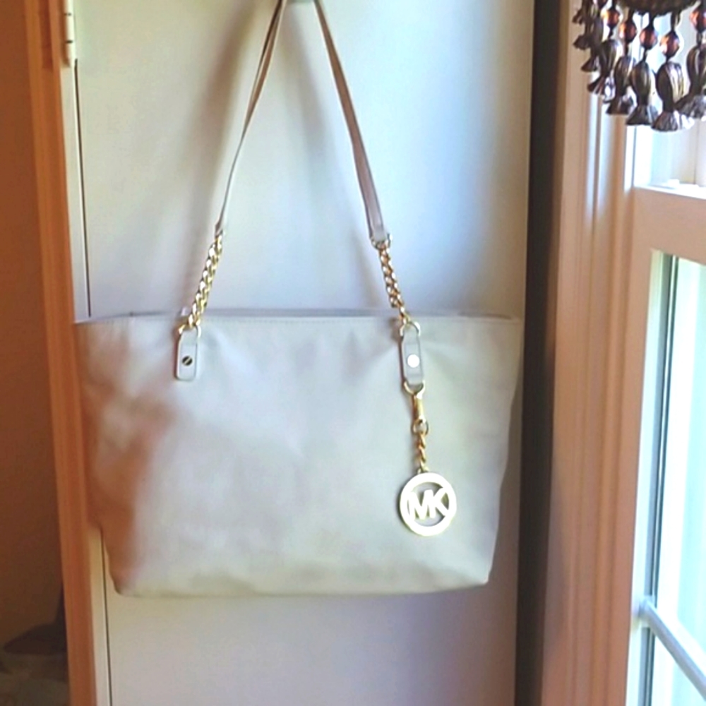 Michael Kors Excellent Condition Soft Off White Pebble Leather - Picture 1 of 12